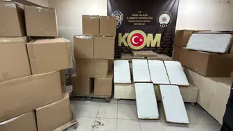 Bornova'da kaçakçılık operasyonu: Minibüsü mobil depoya çevirmişler
