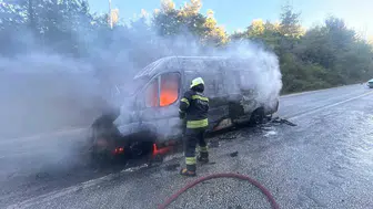 Bodrum'da korku dolu anlar: Okul servisi alevlere teslim oldu