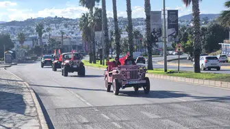 Bodrum yollarında Cumhuriyet coşkusu: Klasikler ve dev arazi araçları bir arada