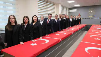 Denizli'de 43 kamu çalışanı için tarihi gün: Bayrak üzerine yemin ederek kadroya geçtiler