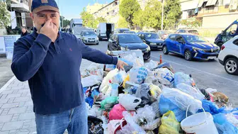 Karşıyaka’da çöp krizi büyüyor: İhale fiyaskosu sokakları yaşanmaz hale getirdi