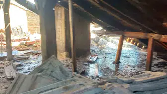 Denizli'de korkutan yangın: Eski belediye binasından dumanlar yükseldi