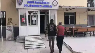 İzmir'de suç dünyasına ağır darbe: 158 polisle 74 adrese şafak baskını