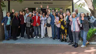 İleri yaşta yeni bir başlangıç: İzmirliler sınıflara geri döndü