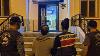 Mutfaktaki gizli bölme bile onu kurtaramadı: 23 yıllık hapis cezasıyla aranıyordu