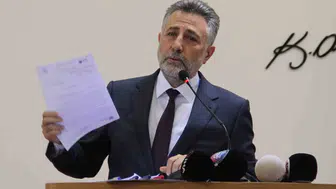Bayraklı’da şok baskın: Eski başkan Sandal ve 45 kişi gözaltına alındı