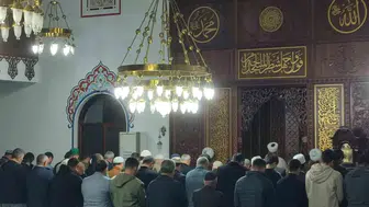 Efeler'de manevi buluşma: Sabahın ilk ışıklarıyla aynı safta buluştular