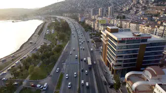 Bayraklı Belediyesi’nde dev operasyon: Milyonluk vurgunun izi aile hesaplarına kadar uzandı