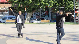 Köşk’te muhtarlardan çifte kutlama: Hem günlerini andılar hem zeybekle coştular