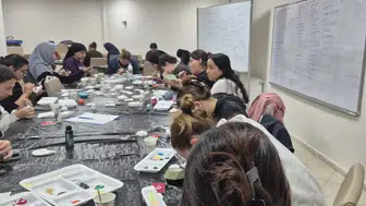 Gençlerin fırçasından Cumhuriyet aşkı: Seramik atölyesinde ay yıldız nöbeti