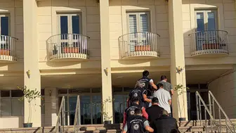 Bodrum'da göçmen kaçakçılarına ağır darbe: Adliye çıkışı cezaevini boyladılar