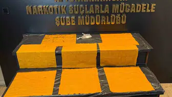 Afyonkarahisar polisine takılan araçtan zehir fışkırdı: Binlerce dozluk uyuşturucu ele geçirildi