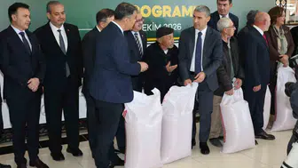 Afyonkarahisar'da çiftçinin yüzünü güldüren destek: Tohumlar yarı fiyatına teslim ediliyor