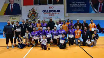 Afyonkarahisar’da futsal heyecanı zirvede bitti: Şampiyonlar kupalarına kavuştu