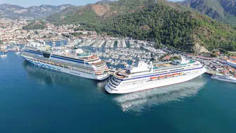 Marmaris limanında kruvaziyer bereketi: İki dev gemi aynı gün demir attı