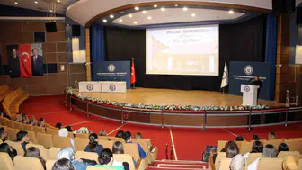 ADÜ’de kampüs hayatına ilk adım: Yeni öğrencilere rehberlik dönemi başladı
