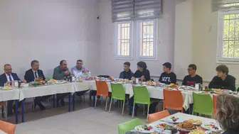 Nazilli'de egitimin gelecegi genclerle masaya yatirildi