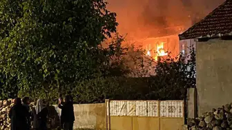Şuhut’ta akşam saatlerinde panik: Müstakil ev alevlere teslim oldu