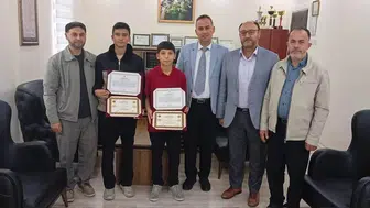 Bolvadin’de gurur günü: İki genç hafızlık tacını taktı