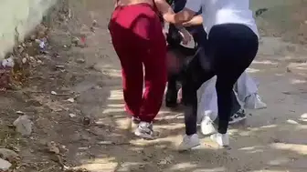 Denizli'de akran dehşeti: Ortaokullu kızı çeşme başında dakikalarca darp ettiler