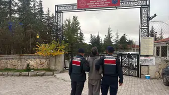 Afyonkarahisar'da huzur operasyonu: 42 firari kıskıvrak yakalandı