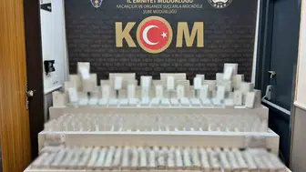 Bolvadin yolunda kaçak operasyonu: Binlerce aksesuar ele geçirildi