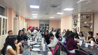 Fırçalar sanata dönüştü: Üniversiteli gençler Menteşe’de hünerlerini sergiledi