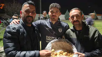 Nazilli'de Sazlı Gençlikspor mesaisi: Taraftardan takıma incirli moral desteği