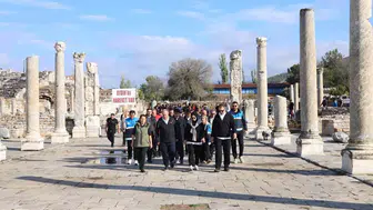 Tarihin izinde sağlıklı yaşam yürüyüşü: Afrodisias’ta adımlar sağlık için atıldı
