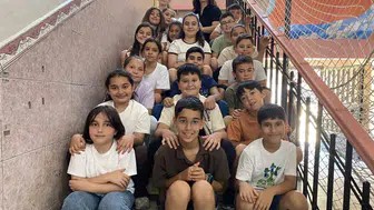 Minik öğrencilerin karne günü: Vedanın burukluğu başarıyla buluştu