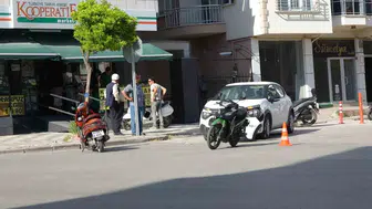 Tavşanlı'da dikkatsizlik kazaya davetiye çıkardı: Park halindeki araçla motosiklet çarpıştı