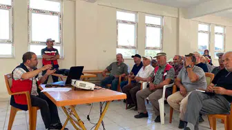 Tavşanlılı üreticilere tarımda bilinçli ilaçlama eğitimi
