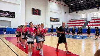 Geleceğin yıldızları Aydın’da sahne aldı: Hentbol şöleni başladı