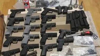 İzmir'de yeraltı dünyasına ağır darbe: Silah fabrikasına dönüştürülen evlere baskın