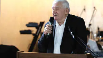 Genç mezunlara duygusal veda: Geleceğin mimarları yola çıkıyor