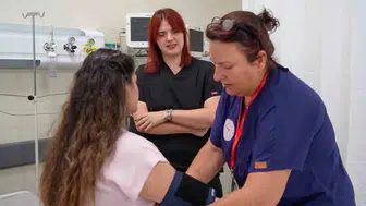 Acil serviste duygulandıran buluşma: Hemşire anne ve doktor kızı aynı nöbette
