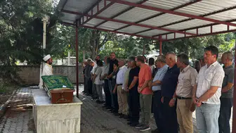 Gazeteci Kadriye Sözeri’nin acı günü: Annesi Türkan Sözeri dualarla toprağa verildi