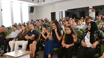 Manisa'da sanat rüzgarı: MASMEK öğrencileri hünerlerini sahnede sergiledi