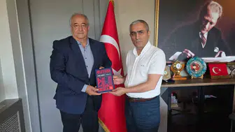 Aliağa’nın dokuma mirası raflardaki yerini aldı: Helvacı Kilimi artık kitaplarda yaşıyor