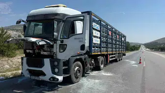 Afyonkarahisar'da nefes kesen anlar: Tüp yüklü tır alevlere teslim oldu