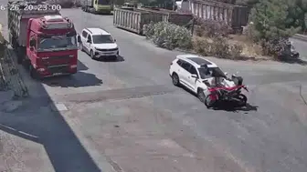 Karne günü eğlencesi kabusa döndü: Ehliyetsiz sürücünün çarptığı baba yaşam mücadelesi veriyor
