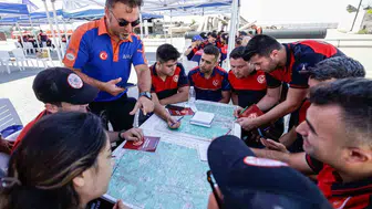 İzmir İtfaiyesi afetlere karşı vites yükseltti: 110 kişilik uzman ekip sahaya iniyor