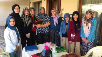 Minik ellerden vefa ziyareti: Kıbrıs gazisinin evinde duygusal anlar
