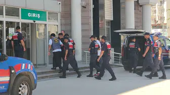 Kuşadası’nda lüks adrese şafak baskını: Suç dosyaları kabarık iki şüpheli yakalandı