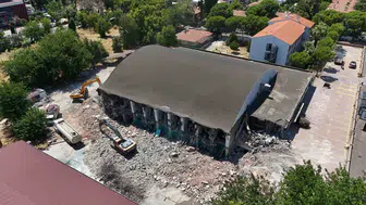 Aydın’da hüzünlü veda: 65 yıllık spor mabedinde kepçeler çalışmaya başladı