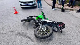 Tavşanlı’da kavşak kazası: Motosikletli sürücü hastanelik oldu