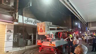 Kedi kurtarmaya giden itfaiye ekipleri faciayı önledi: AVM’de büyük tehlike