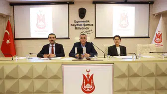 Şehzadeler’de yoğun mesai: 33 karar alındı, hizmet seferberliği vurgusu yapıldı