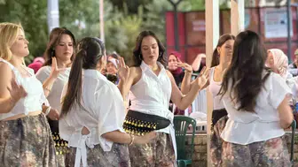 Şehzadeler’de geleneksel rüzgar: Mahalle meydanları şalvarlı şenliklerle canlanıyor