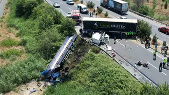 Denizli'de tır dehşeti: Yollar kan gölüne döndü, bir sürücü hayatını kaybetti